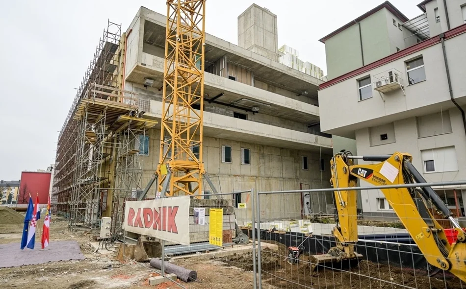Centralni operacijski blok Opće bolnice Varaždin, vrijedan 45 milijuna eura, bit će završen u roku
