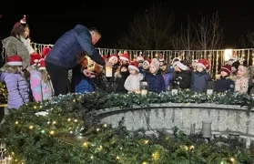 Upaljena prva svijeća na adventskom vijencu u Novom Marofu