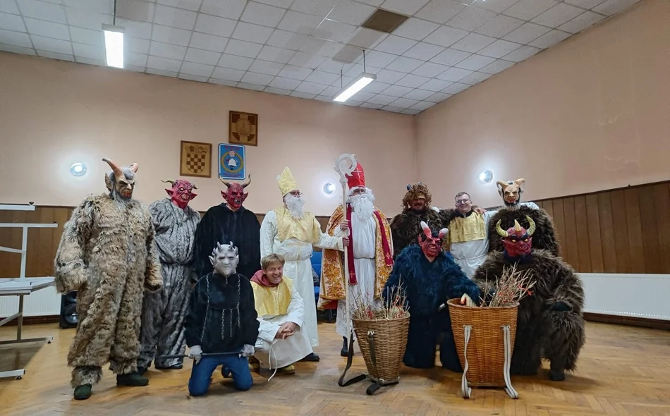 Sveti Nikola, u organizaciji udruge &quot;Petrajski Kurent&quot;, obišao naselja u Općini Petrijanec