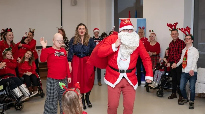 Održana već tradicionalna božićna priredba udruge „Uz tebe sam“
