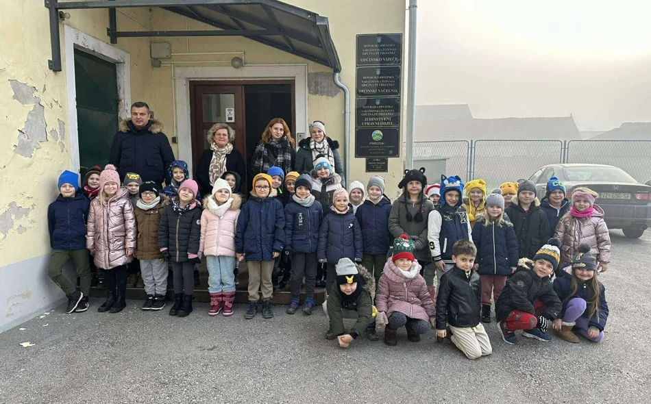 Mališani Dječjeg vrtića &quot;Bambi&quot; Petrijanec čestitali Božić djelatnicima Općine Petrijanec
