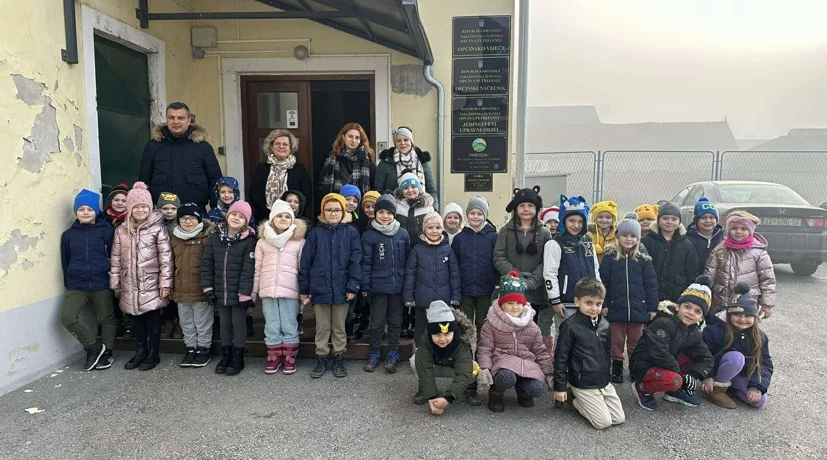 Mališani Dječjeg vrtića &quot;Bambi&quot; Petrijanec čestitali Božić djelatnicima Općine Petrijanec