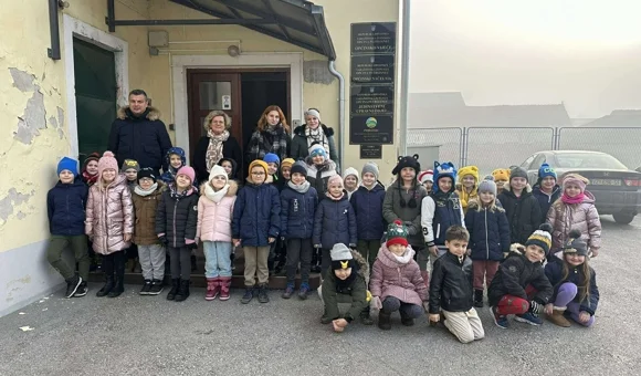 Mališani Dječjeg vrtića &quot;Bambi&quot; Petrijanec čestitali Božić djelatnicima Općine Petrijanec