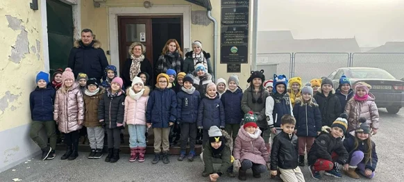 Mališani Dječjeg vrtića &quot;Bambi&quot; Petrijanec čestitali Božić djelatnicima Općine Petrijanec