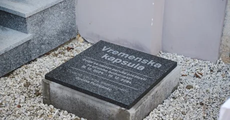 FOTO: Polaganjem vremenske kapsule obilježeno 240 godina od osnivanja Pučke škole u Petrijancu