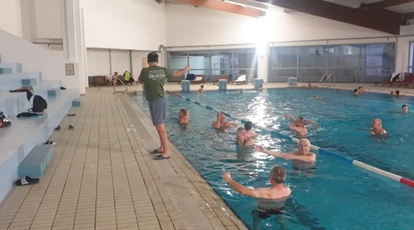 Toplički branitelji na rekreacijskim bazenima Hotela Minerva uz trenera plivanja