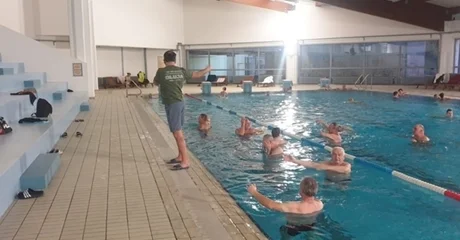 Toplički branitelji na rekreacijskim bazenima Hotela Minerva uz trenera plivanja
