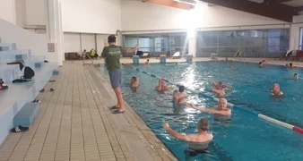 Toplički branitelji na rekreacijskim bazenima Hotela Minerva uz trenera plivanja