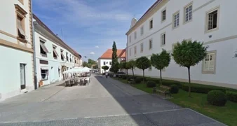 U ožujku se započinje s uređenjem Pavlinske ulice ispred katedrale i fakulteta