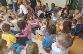 Mališanima Dječjeg vrtića Lepoglava na poklon šareni taburei