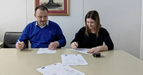 Ugovor s potpisali gradonačelnik Siniša Jenkač i predstavnik izvođača radova Martina Vrabelj Šegovec