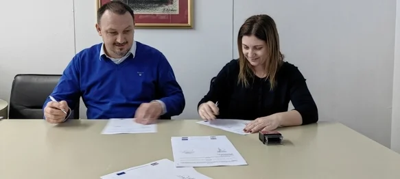 Ugovor s potpisali gradonačelnik Siniša Jenkač i predstavnik izvođača radova Martina Vrabelj Šegovec