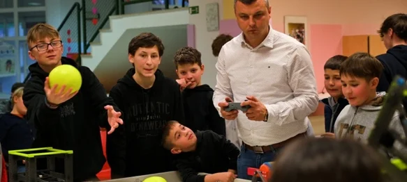 Petrijanečki osnovnoškolci ugostili mlade robotičare i upoznali se modernim tehnologijama