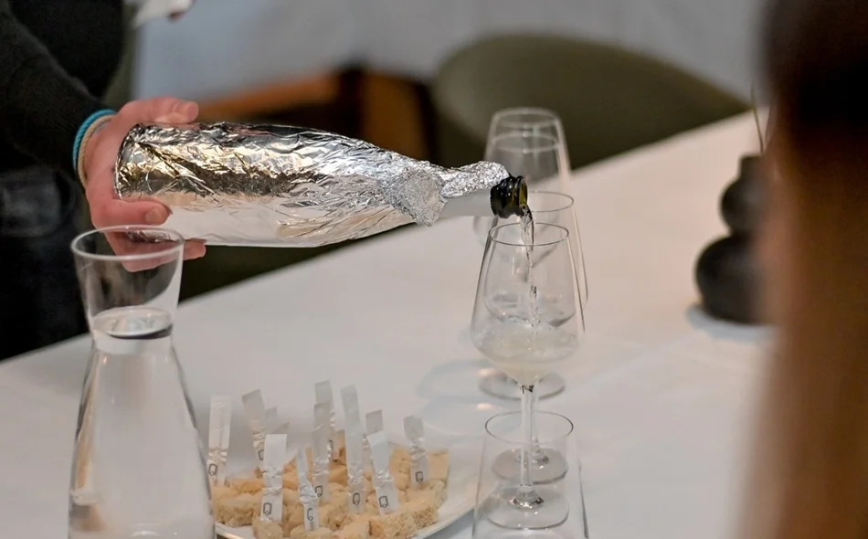 Pripreme i prikupljanje uzoraka vina varaždinskih vinara za 22. Decanter World Wine Awards
