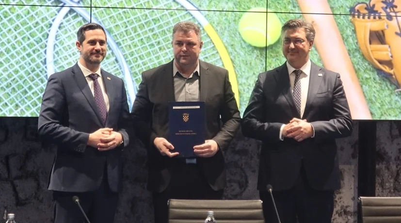 Ministar Tonči Glavina, načelnik Mladen Blaško i premijer Andrej Plenković na potpisivanju ugovora