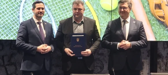 Ministar Tonči Glavina, načelnik Mladen Blaško i premijer Andrej Plenković na potpisivanju ugovora