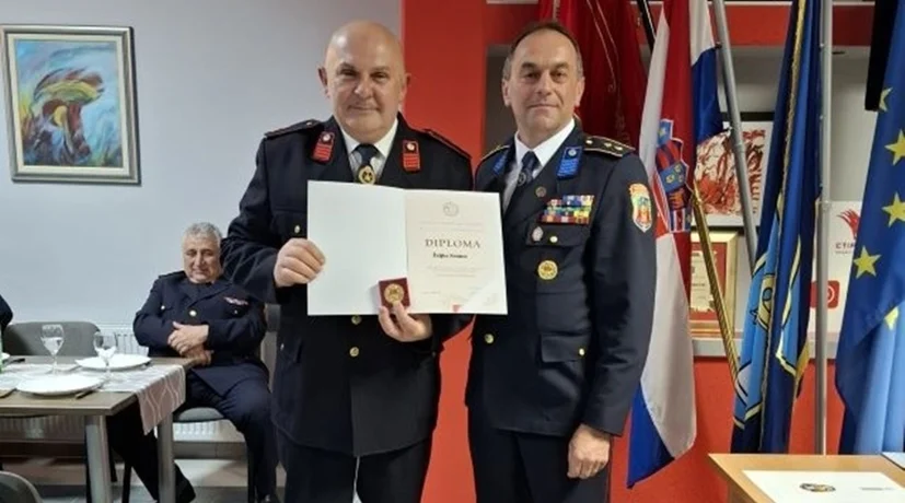 Izvještajna Skupština DVD-a Radešić: dugogodišnjem predsjedniku Željku Sremecu Spomenica za 50 godina vatrogasnog rada
