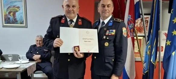 Izvještajna Skupština DVD-a Radešić: dugogodišnjem predsjedniku Željku Sremecu Spomenica za 50 godina vatrogasnog rada