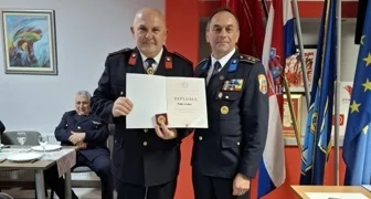Izvještajna Skupština DVD-a Radešić: dugogodišnjem predsjedniku Željku Sremecu Spomenica za 50 godina vatrogasnog rada