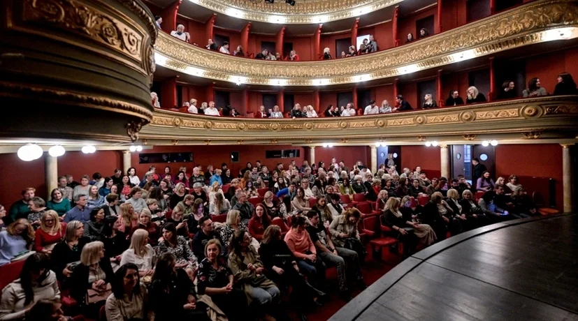 FOTO Povodom Međunarodnog dana žena već tradicionalno održana predstava u HNK Varaždin