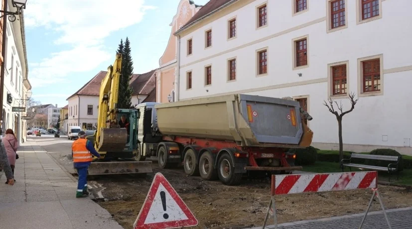 Započelo uređivanje Pavlinske ulice u Varaždinu, novo ruho najkasnije do 1. kolovoza