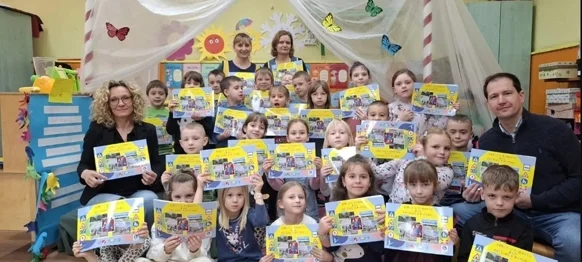 Toplički mališani iz Dječjeg vrtića &bdquo;Tratinčica&rdquo; o prometnom bontonu uče iz edukativne slikovnice &bdquo;Djeca u prometu kao pješaci i putnici&rdquo;