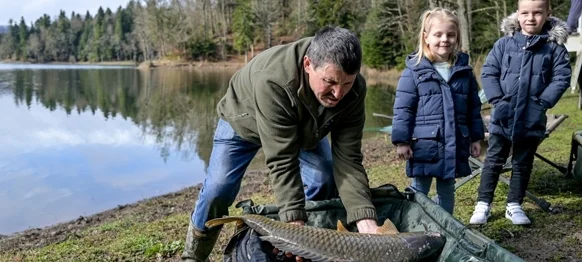FOTO Trakošćansko jezero bogatije za 4,2 tone ribljeg fonda