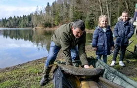 FOTO Trakošćansko jezero bogatije za 4,2 tone ribljeg fonda