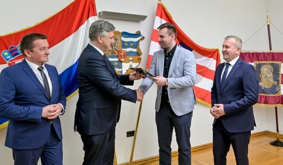 Premijer Plenković uručio važan ugovor: Varaždinska županija prva koja započinje s projektiranjem i izgradnjom geotermalne elektrane