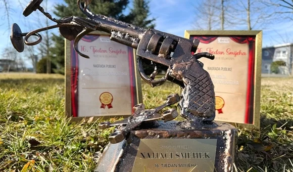 Završio Tjedan smijeha Kerekesh Teatra: „Najjači smehek” predstavi „Prekid preko veze” kazališta Moruzgva