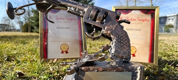 Završio Tjedan smijeha Kerekesh Teatra: „Najjači smehek” predstavi „Prekid preko veze” kazališta Moruzgva