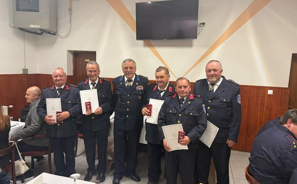 Vatrogasci Donjeg Ladanja održali godišnju Skupštinu, spomenice najdugovječnijim članovima