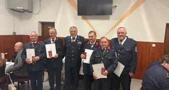 Vatrogasci Donjeg Ladanja održali godišnju Skupštinu, spomenice najdugovječnijim članovima