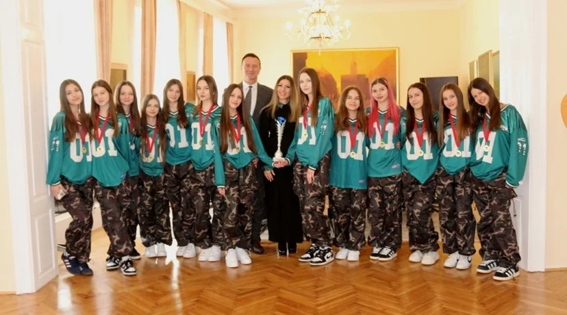 Članice Plesnog kluba Feel na prijamu kod varaždinskog gradonačelnika Nevena Bosilja