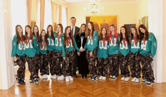 Članice Plesnog kluba Feel na prijamu kod varaždinskog gradonačelnika Nevena Bosilja