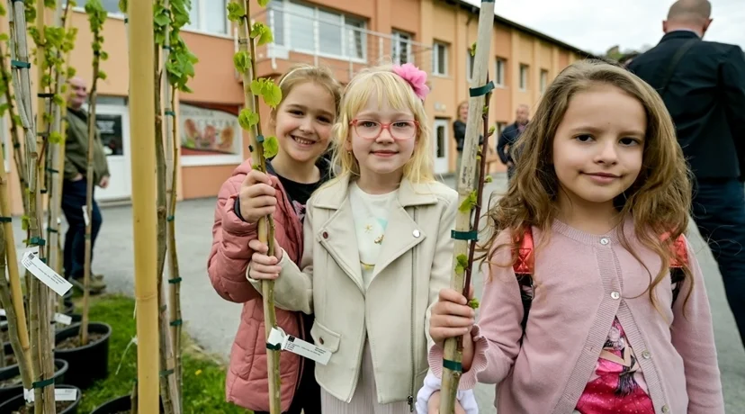 FOTO Podijeljeno 100-tinjak klonova Beline i koprivolisne lipe koji će biti zasađeni diljem Varaždinske i susjednih županija