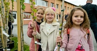 FOTO Podijeljeno 100-tinjak klonova Beline i koprivolisne lipe koji će biti zasađeni diljem Varaždinske i susjednih županija