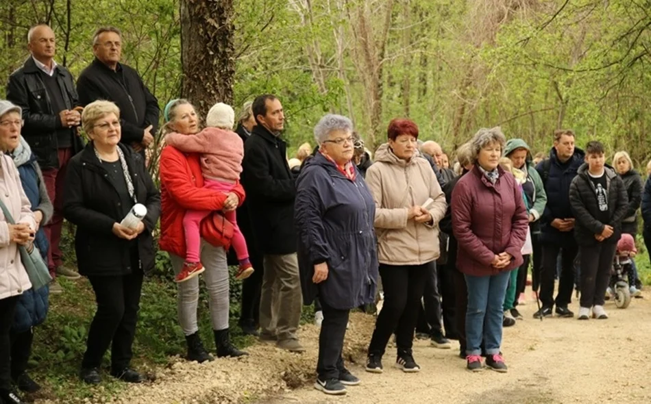 FOTO Biskup Bože Radoš predvodio na Cvjetnicu pobožnost križnog puta u Lepoglavi