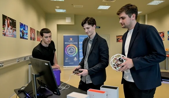Konferencija „Umjetna inteligencija i rad s darovitima” okupila veliki broj sudionika