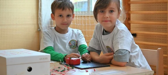 Još ne idu u školu, ali robote programiraju kao od šale!