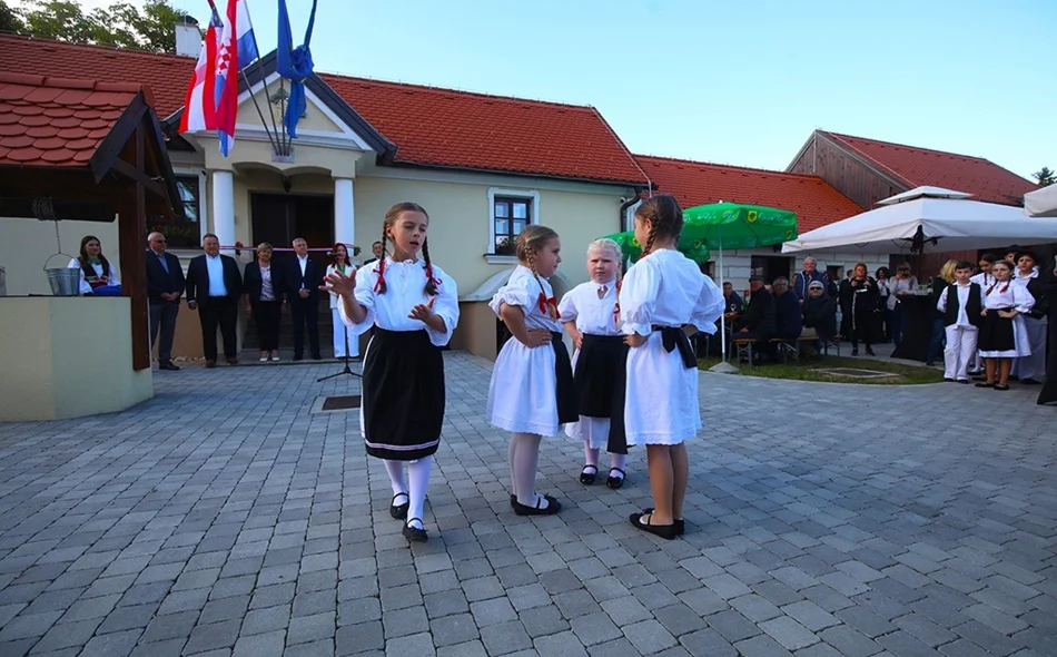 U Tužnom svečano otvoreni Vinogradarska kuća i Vinski podrum