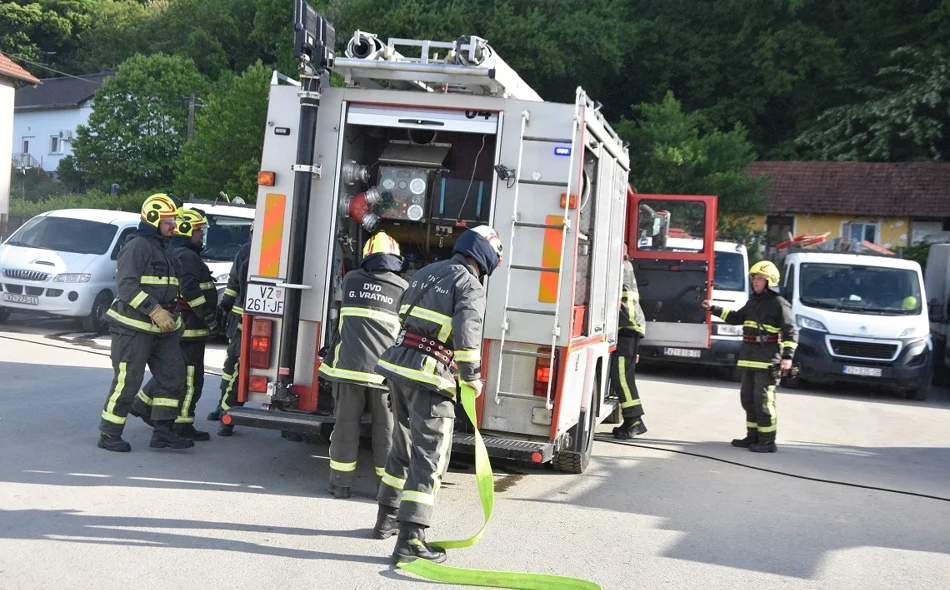 Vatrogasci u vježbi iz tvornice spašavali troje radnika