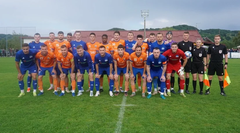 Nogometaši Varteksa i Bednje uoči prošlosezonske prve finalne utakmice Županijskog nogometnog kupa
