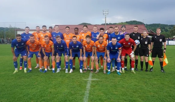 Nogometaši Varteksa i Bednje uoči prošlosezonske prve finalne utakmice Županijskog nogometnog kupa