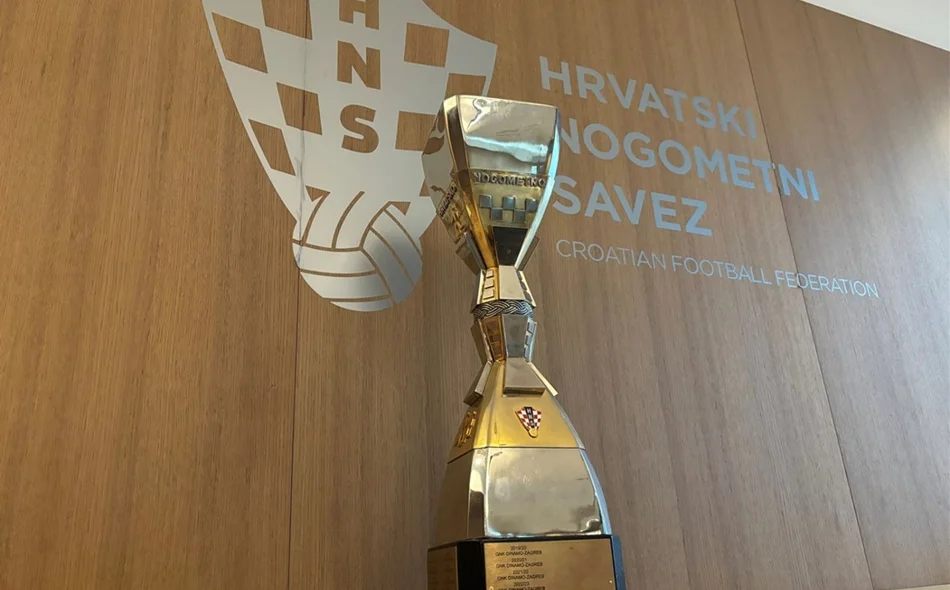 Trofej namijenjen prvaku SuperSport Hrvatske nogometne lige