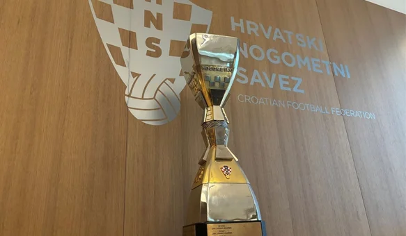 Trofej namijenjen prvaku SuperSport Hrvatske nogometne lige