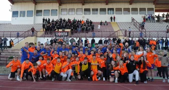 Slavlje nogometaša Varteksa s navijačima na varaždinskom stadionu Sloboda