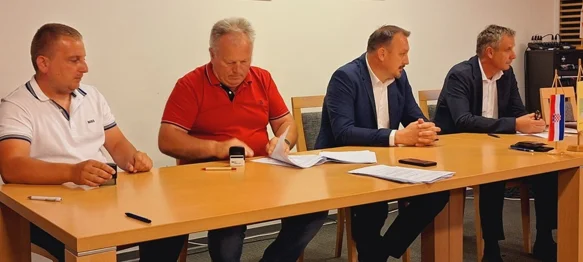 Potpisivanje ugovora s izvođačima radova na projektu asfaltiranja nerazvrstanih prometnica