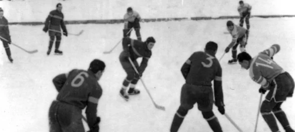 Detalj s hokejaške utakmice u Varaždinu na klizalištu koje se nalazilo na prostoru današnjeg Srednjoškolca