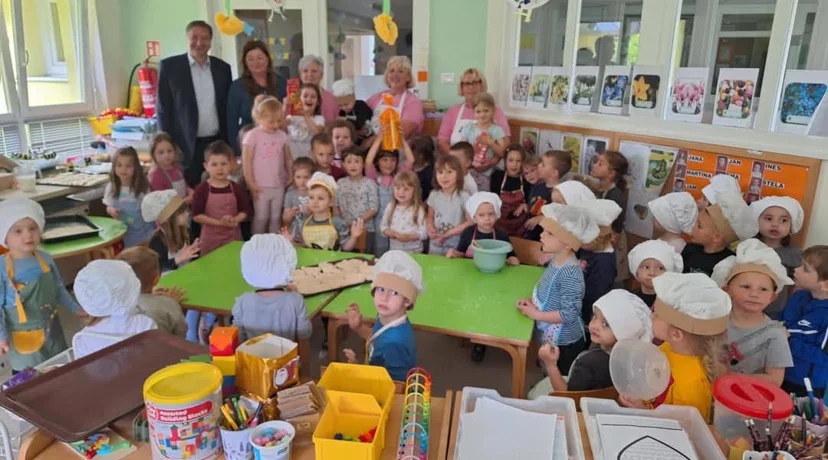 Pušlekice učile vrtićarce kako napraviti Mlinčani kolač